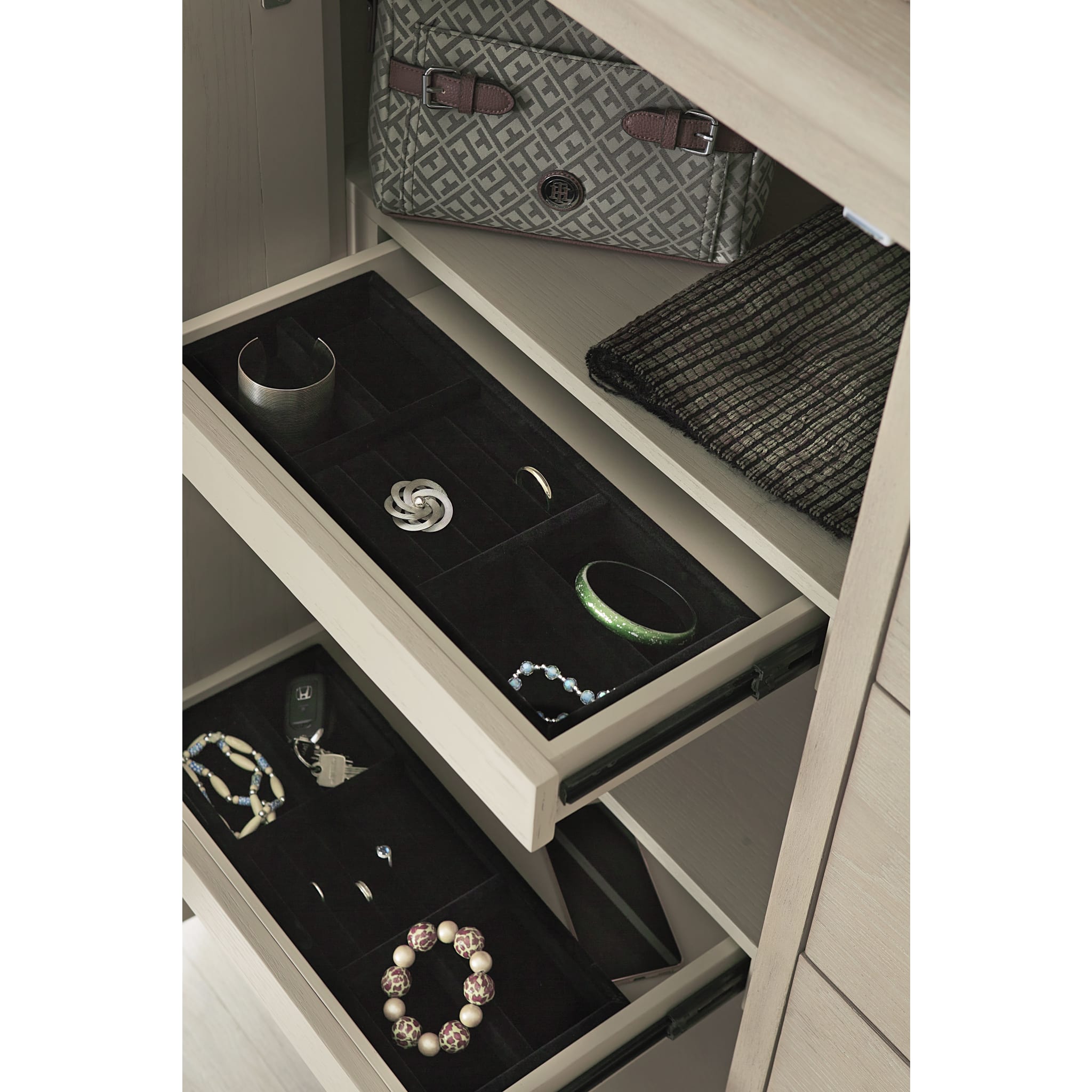 Camden Six Drawer One Door Oak Wood Chest in Chai