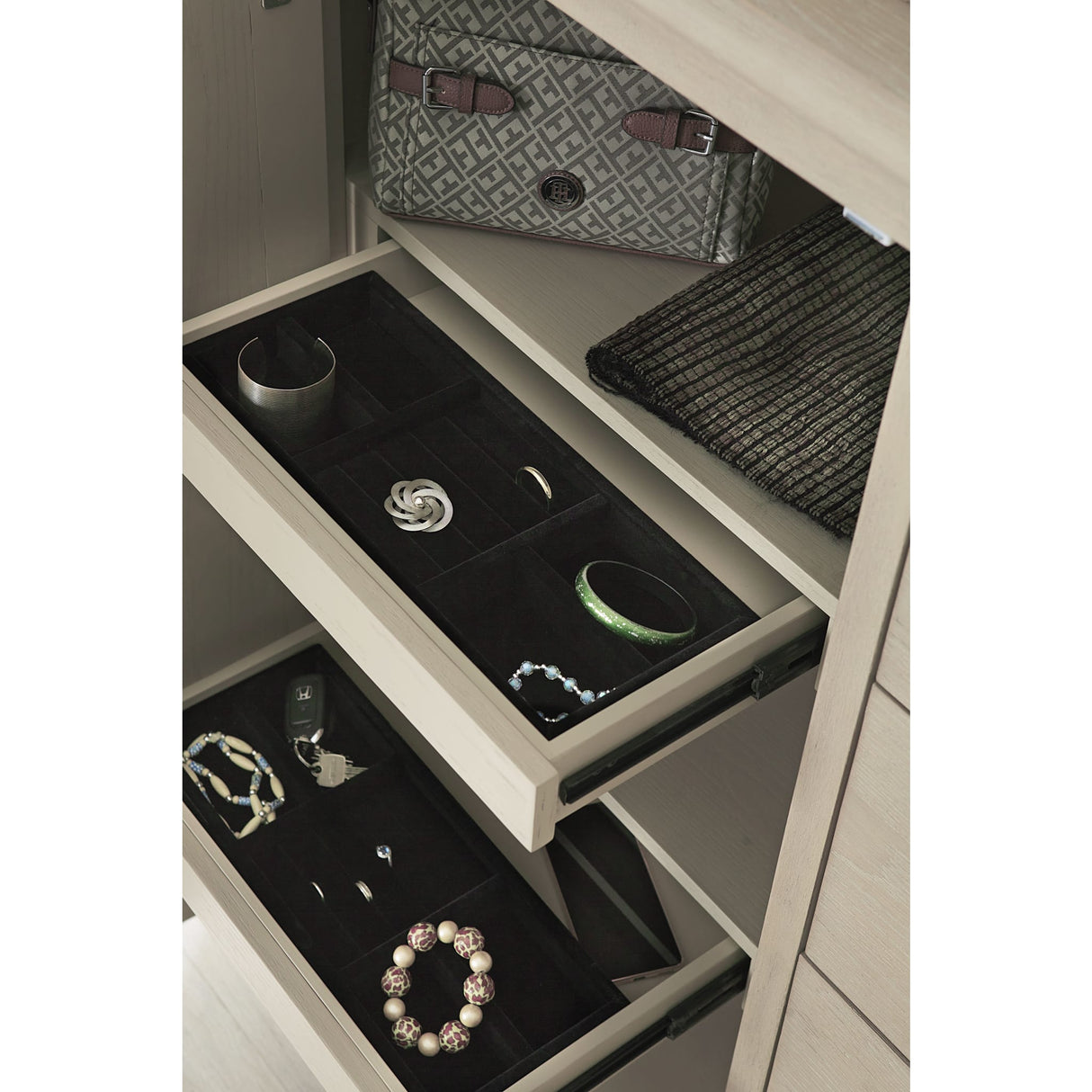 Camden Six Drawer One Door Oak Wood Chest in Chai