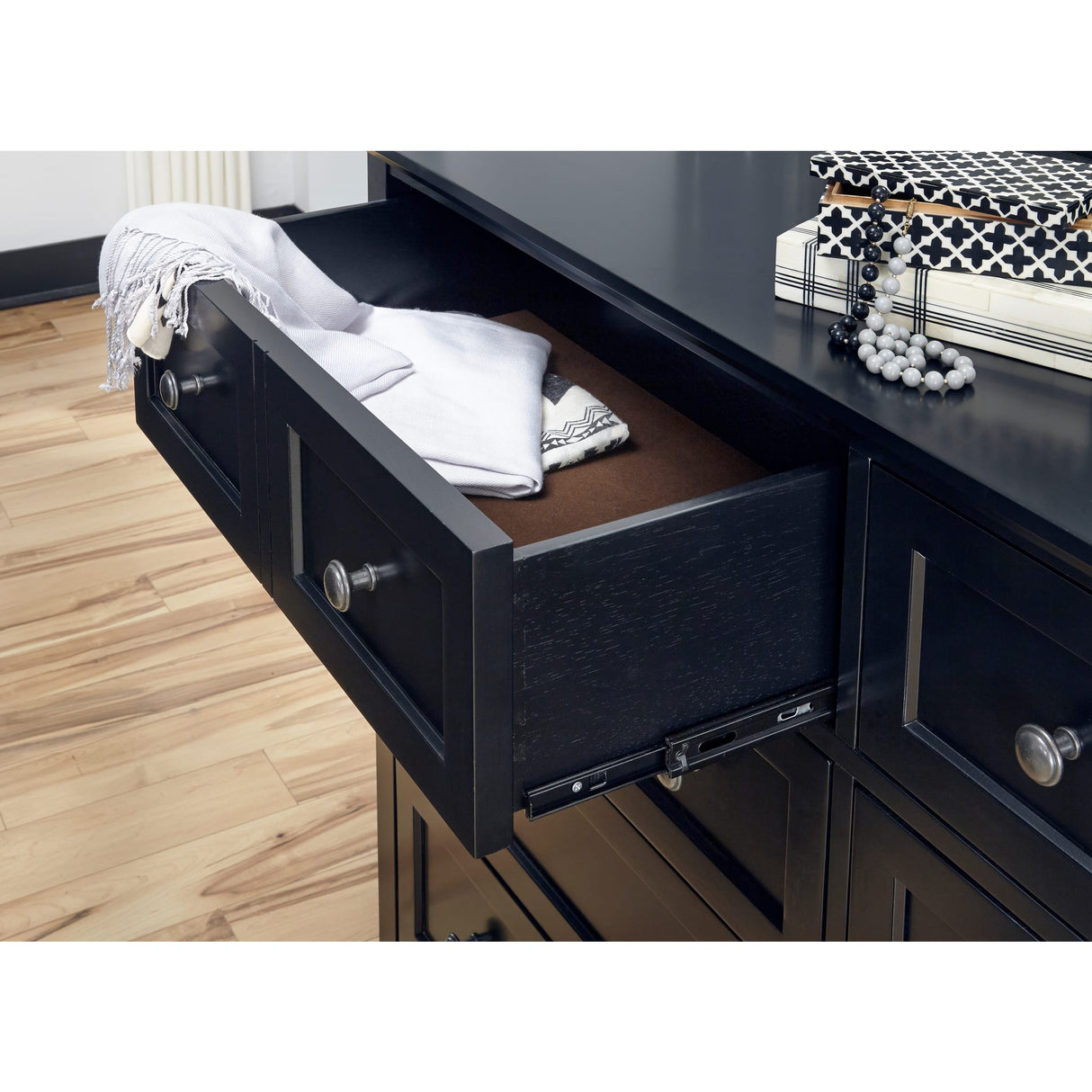 Paragon Eight Drawer Dresser in Black