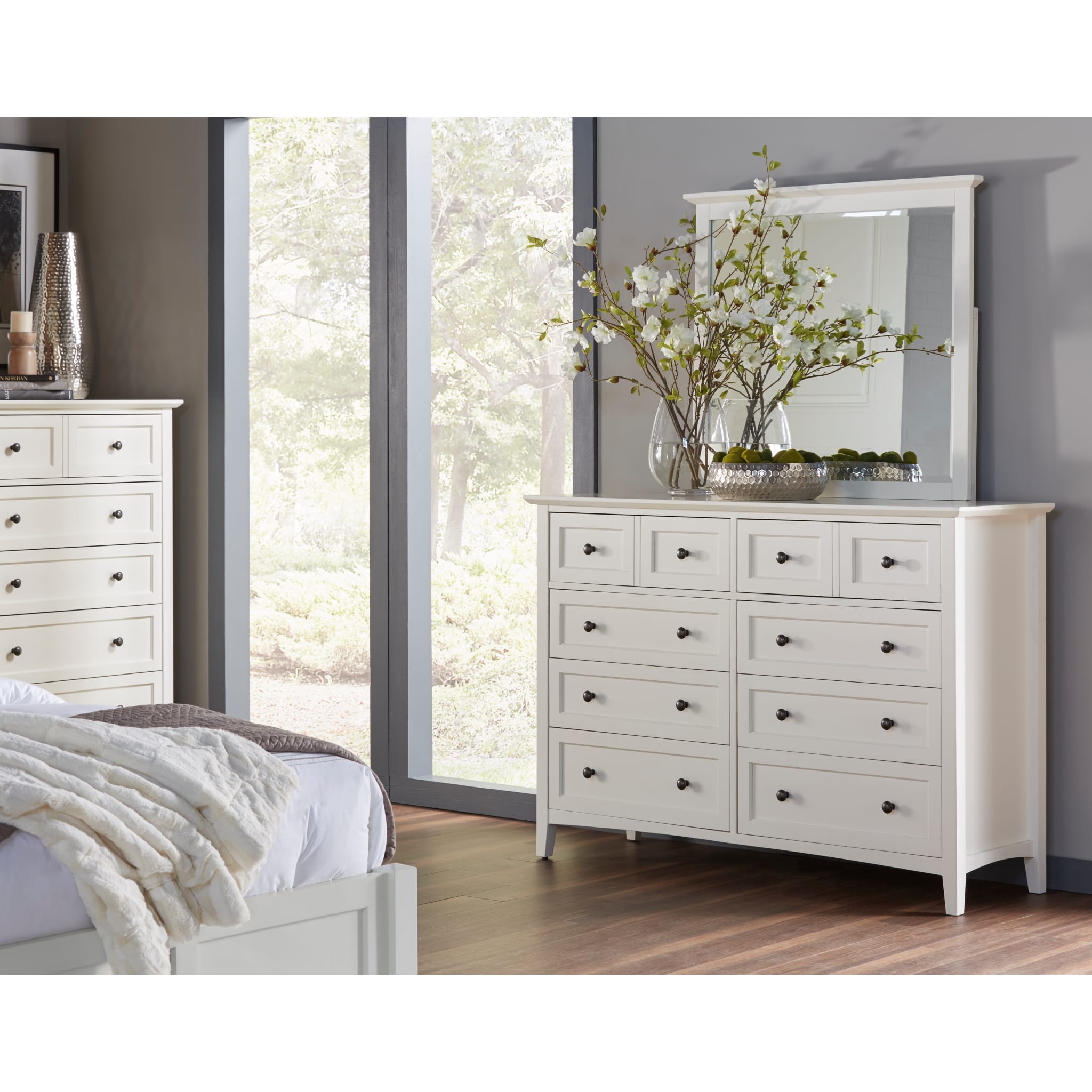 Paragon Eight Drawer Dresser in White (2024)