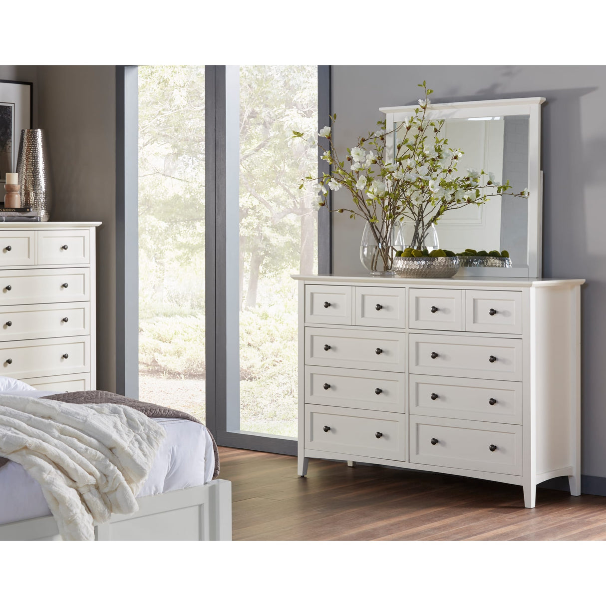 Paragon Eight Drawer Dresser in White (2024)