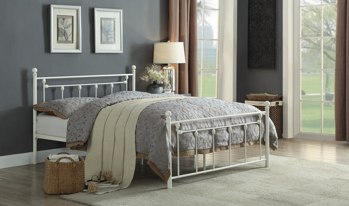 Lia White Full Metal Platform Bed